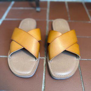 Universal Thread Flat Sandals size 9